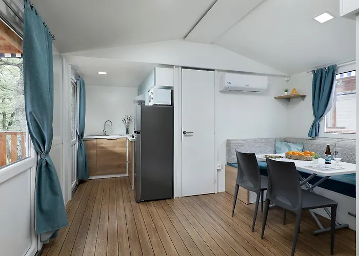 홀리데이파크 Albatross Mobile Homes On Valamar Lanterna 4*